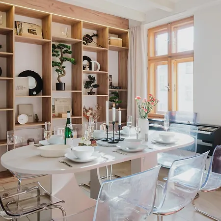 Days - Attic Maisonette With Netflix And Workspace In New Town Apartment