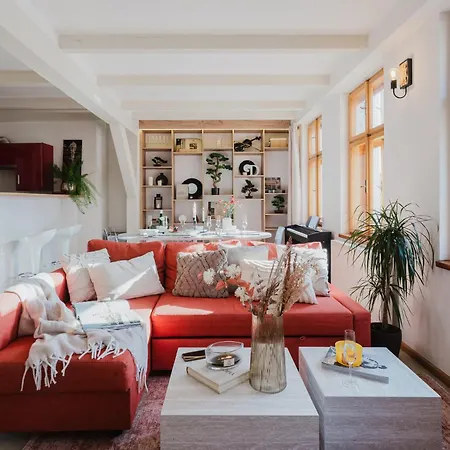 Days - Attic Maisonette With Netflix And Workspace In New Town Apartment