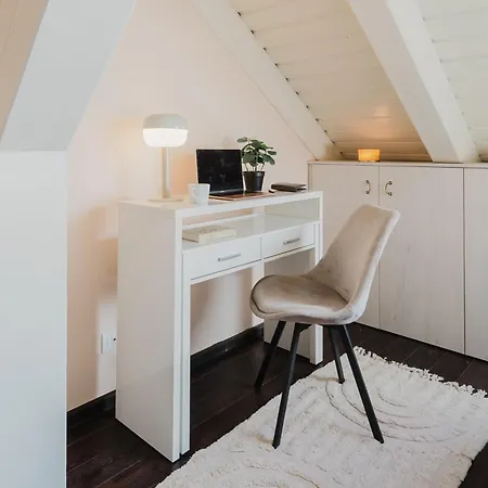 شقة Days - Attic Maisonette With Netflix And Workspace In New Town براغ