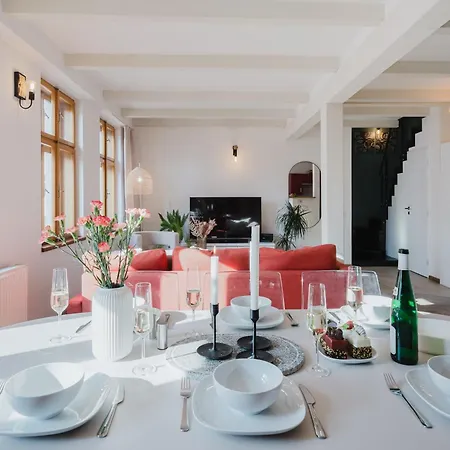 Days - Attic Maisonette With Netflix And Workspace In New Town * براغ